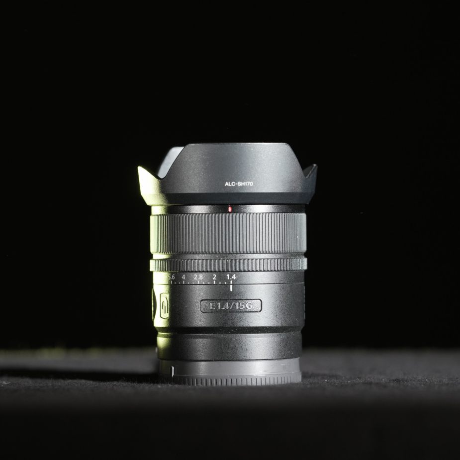sehr lichtstarke APS-C Festbrennweite